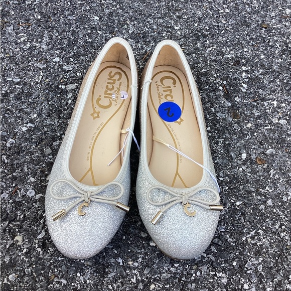 Circus by Sam Edelman Youth Girls Shoes Size 2 M Silver Ballet Flats Synthetic - Picture 1 of 4